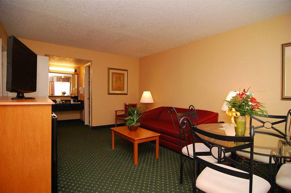 Best Western Space Shuttle Inn Тайтъсвил Стая снимка